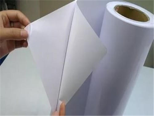 Rouleau auto-adhésif en vinyle