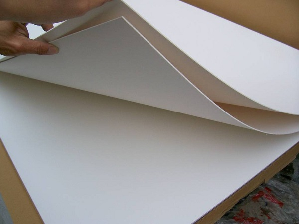Lámina compacta de PVC espumado