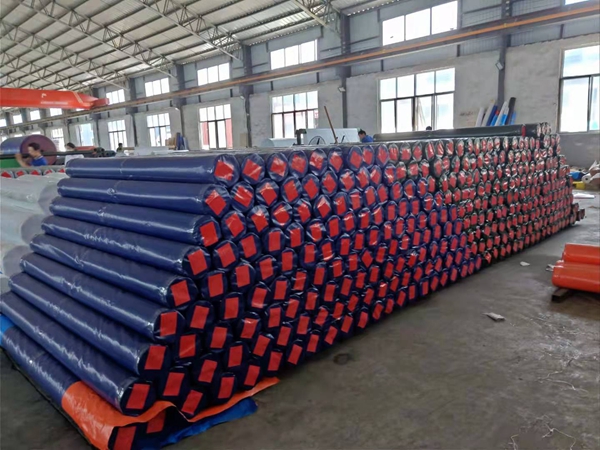 Ofrecemos lona de PE en rollos también productos terminados